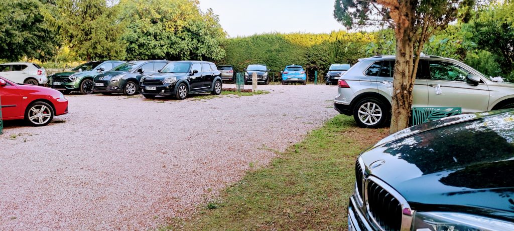 Grand parking pour 25 voitures